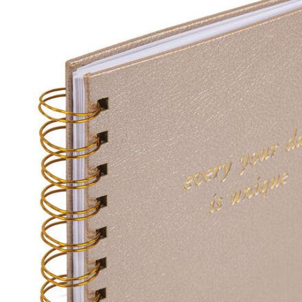 Бизнес-тетрадь на гребне А5 148х216 мм, BRAUBERG "Calipso" под кожу, резинка, клетка, 80 л., бежевый, 116254