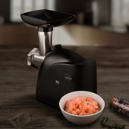 Мясорубка BQ (БИ-КЬЮ) MG2001, 1400 Вт, производительность 1,6 кг/мин, 1 насадка, реверс, черный, 86195850