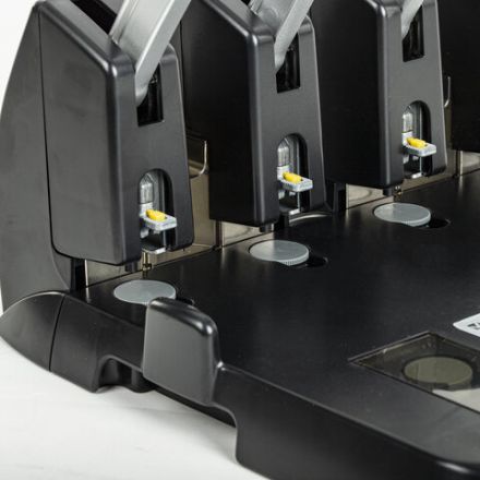 Дырокол на 4 отверстия металлический МОЩНЫЙ BRAUBERG "Heavy Duty Extra", до 150 л., 270555 Дырокол на 4 отверстия металлический МОЩНЫЙ BRAUBERG "Heavy Duty Extra", до 150 л., 270555