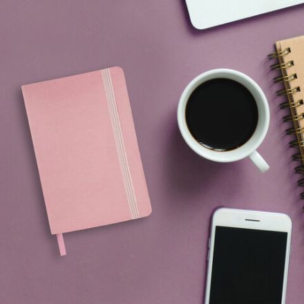 Блокнот МАЛЫЙ ФОРМАТ (100x150 мм) А6, BRAUBERG "Metropolis Ultra", под кожу, 80 л., клетка, розовый, 113322