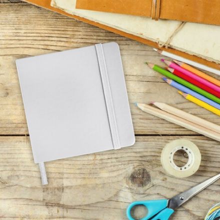 Скетчбук, слоновая кость 140 г/м2 120х120 мм, 80 л., КОЖЗАМ, резинка, BRAUBERG ART CLASSIC, белый, 113189 Скетчбук, слоновая кость 140 г/м2 120х120 мм, 80 л., КОЖЗАМ, резинка, BRAUBERG ART CLASSIC, белый, 113189