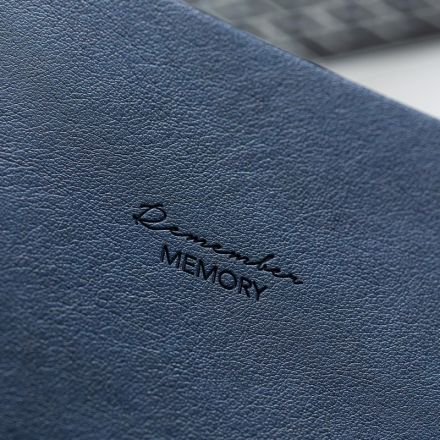 Блокнот Deli А5 96л 80 г/м, мягкая обложка, клетка 5x5 мм синий кожа EN130G Блокнот Deli А5 96л 80 г/м, мягкая обложка, клетка 5x5 мм синий кожа EN130G