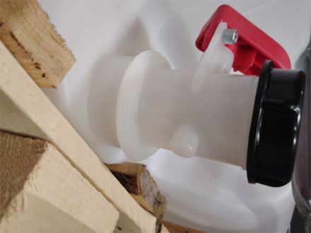 Емкость куб. 1000л с краном на деревянном поддоне UN, натуральный Емкость куб. 1000л с краном на деревянном поддоне UN, натуральный