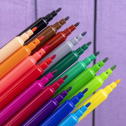 Фломастеры BRAUBERG "PREMIUM", 18 цветов, УЛЬТРАСМЫВАЕМЫЕ, классические, вентилируемый колпачок, картонная коробка с европодвесом, 151939