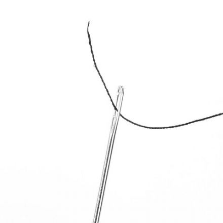 Набор швейный "Дорожный" 40 ЛЛ, 200 м, 2 белые / 2 черные, иглы, нитевдеватель, булавки, DEVELIA (Девелиа), 609632