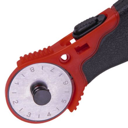 Нож раскройный роликовый 28 мм BRAUBERG, круглое лезвие, резиновые вставки, 238089 Нож раскройный роликовый 28 мм BRAUBERG, круглое лезвие, резиновые вставки, 238089