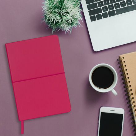 Блокнот А5 (148x218 мм), BRAUBERG "Metropolis X", под кожу, 80 л., резинка, клетка, малиновый, 111034