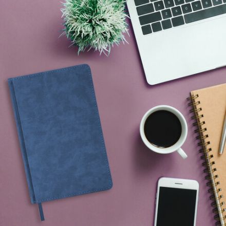 Ежедневник недатированный А5 138х213 мм BRAUBERG "Status", под кожу, 160 л., темно-синий, 113362 Ежедневник недатированный А5 138х213 мм BRAUBERG "Status", под кожу, 160 л., темно-синий, 113362