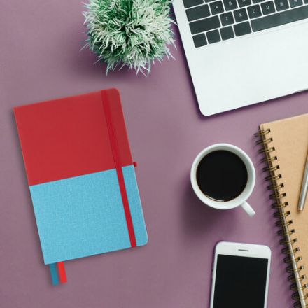 Блокнот А5 (148х218 мм), BRAUBERG "DUO", под кожу с резинкой 80 л., клетка, красный/бирюзовый, 113431