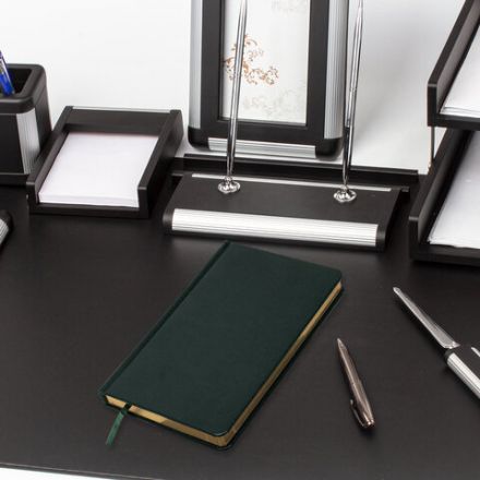 Ежедневник недатированный А5, 138х213 мм, BRAUBERG "Iguana", под кожу, 160 л., тёмно-зеленый, 114457