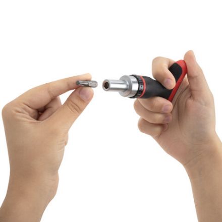 Набор бит и торцевых головок с трещоткой 1/4", 27 предметов, пластиковый бокс, ГРАНДМАСТЕР, 671327 Набор бит и торцевых головок с трещоткой 1/4", 27 предметов, пластиковый бокс, ГРАНДМАСТЕР, 671327