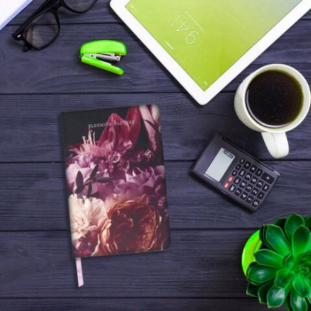 Ежедневник недатированный B6 (127х186 мм), BRAUBERG VISTA, под кожу, твердый, срез фольга, 136 л., "Flowers", 112109 Ежедневник недатированный B6 (127х186 мм), BRAUBERG VISTA, под кожу, твердый, срез фольга, 136 л., "Flowers", 112109