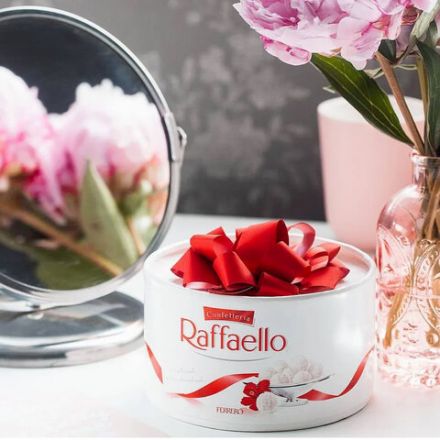 Конфеты RAFFAELLO с цельным миндальным орехом в кокосовой стружке, 200 г, торт, 9020000000363 Конфеты RAFFAELLO с цельным миндальным орехом в кокосовой стружке, 200 г, торт, 9020000000363