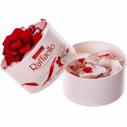 Конфеты RAFFAELLO с цельным миндальным орехом в кокосовой стружке, 200 г, торт, 9020000000363 Конфеты RAFFAELLO с цельным миндальным орехом в кокосовой стружке, 200 г, торт, 9020000000363