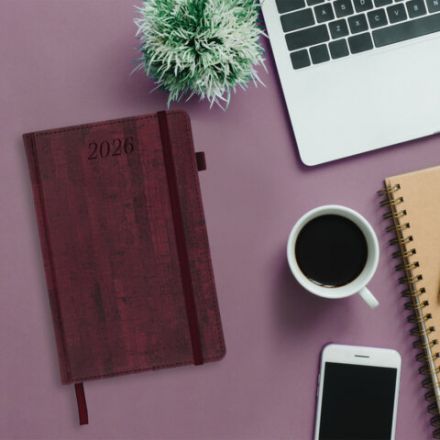 Ежедневник датированный 2026 А5 138x213 мм, BRAUBERG "Wood", под кожу, держатель для ручки, бордо, 117107