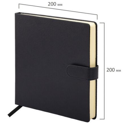 Скетчбук, слоновая кость 140 г/м2, 200х200 мм, 80 л., КОЖЗАМ, застежка, BRAUBERG ART CLASSIC, черный, 116462
