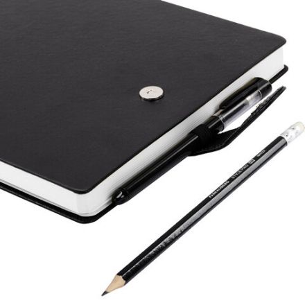 Скетчбук, белая бумага 140 г/м2 200х200 мм, 80 л., КОЖЗАМ, застежка, BRAUBERG ART CLASSIC, черный, 116463