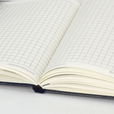 Блокнот МАЛЫЙ (100x150 мм) А6, BRAUBERG "Metropolis", балакрон, резинка, клетка, черный, 111589