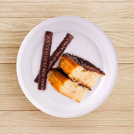 Одноразовые тарелки десертные, КОМПЛЕКТ 100 шт., пластик, d=165 мм, СТАНДАРТ, белые, ПП, холодное/горячее, LAIMA, 607388