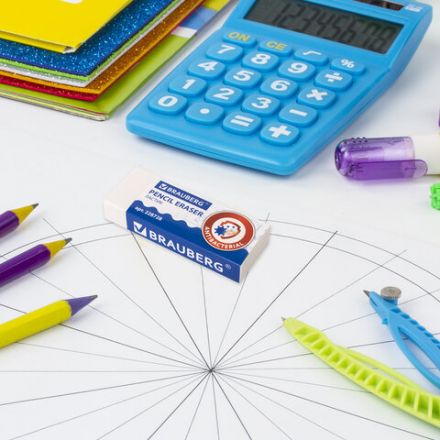 Ластик BRAUBERG "АНТИБАКТЕРИАЛЬНЫЙ", 58х22х12 мм, белый, прямоугольный, картонный держатель, 228728 Ластик BRAUBERG "АНТИБАКТЕРИАЛЬНЫЙ", 58х22х12 мм, белый, прямоугольный, картонный держатель, 228728