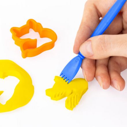 Пластилин в боксе ЮНЛАНДИЯ "ЮНЛАНДИК В ЗООПАРКЕ", 12 цветов, 620 г, скалка, 4 стека, 8 формочек, 105866 Пластилин в боксе ЮНЛАНДИЯ "ЮНЛАНДИК В ЗООПАРКЕ", 12 цветов, 620 г, скалка, 4 стека, 8 формочек, 105866