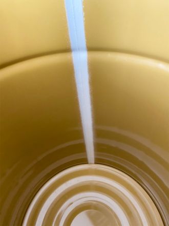 Ведро металл 5л. с крышкой и обручем, с покрытием внутри белый Ведро металл 5л. с крышкой и обручем, с покрытием внутри белый