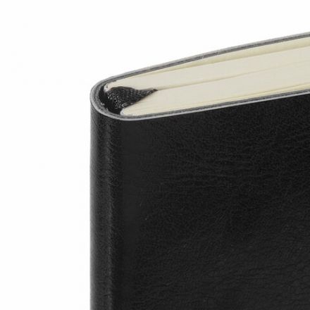 Блокнот А5 (148x218 мм), BRAUBERG "Metropolis Ultra", под кожу, 80 л., резинка, клетка, черный, 111021