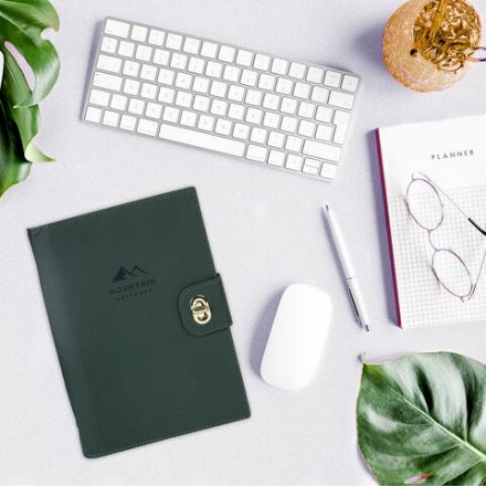 Ежедневник-органайзер недатированный B5 167х240 мм BRAUBERG "Nova", под кожу, 160 л., зеленый, 116202