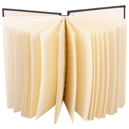 Скетчбук, слоновая кость 140 г/м2 90х140 мм, 80 л., КОЖЗАМ, гребень, BRAUBERG ART CLASSIC, черный, 116474