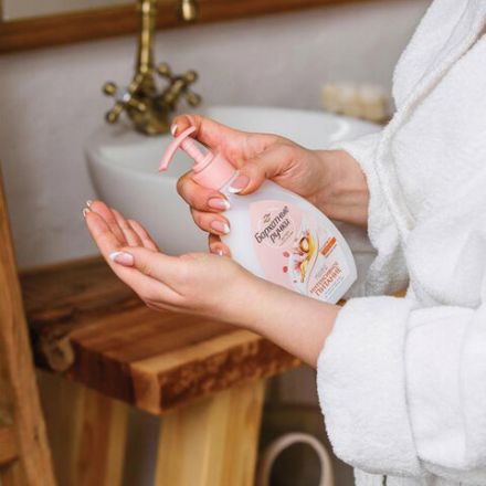 Мыло-крем жидкое 240 мл, БАРХАТНЫЕ РУЧКИ "Масло Ши", интенсивное питание, дозатор Мыло-крем жидкое 240 мл, БАРХАТНЫЕ РУЧКИ "Масло Ши", интенсивное питание, дозатор