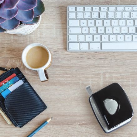 Дырокол металлический BRAUBERG "PN-100M", до 30 листов, ассорти (синий/черный), 221277 Дырокол металлический BRAUBERG "PN-100M", до 30 листов, ассорти (синий/черный), 221277