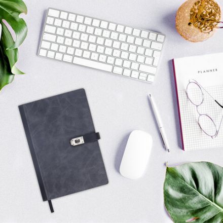 Ежедневник недатированный А5 152х220 мм BRAUBERG "Sirius", под кожу, застежка 160 л., черный, 116213