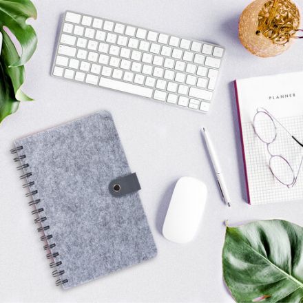 Ежедневник недатированный, А5, 135х210 мм, BRAUBERG "Felt", на гребне, войлок, застежка на кнопке, 160 л., серый, 117133