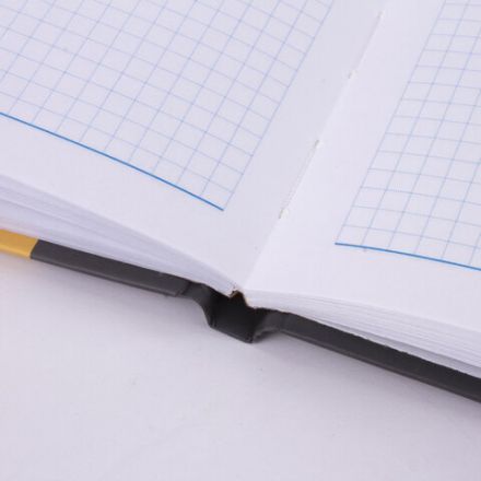 Блокнот МАЛЫЙ ФОРМАТ 110х147 мм, А6, 80 л., твердый, клетка, выборочный лак, BRAUBERG, "Город", 123246