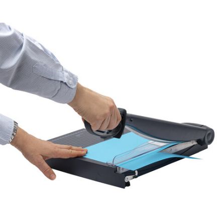 Резак сабельный BRAUBERG KATANA TSP-430, А4, на 30 л., длина реза 300 мм, пластиковое основание, 532983