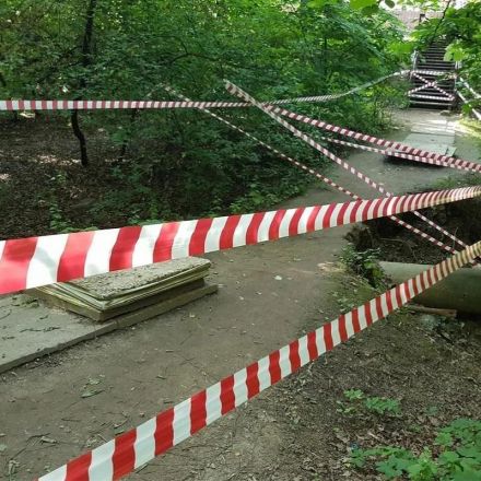 Лента сигнальная красная/белая 75 мм x 250 м