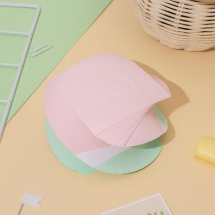 Блок для записей КОМУС на склейке 9х9х9 цветной блок 80-100 г Блок для записей КОМУС на склейке 9х9х9 цветной блок 80-100 г