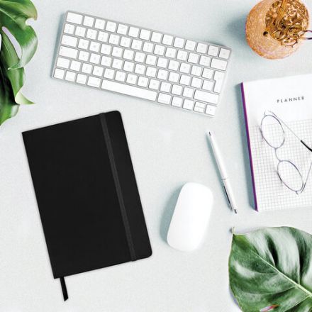 Блокнот А5 (148x218 мм), BRAUBERG "Metropolis Special", под кожу, 80 л., резинка, клетка, черный, 111577