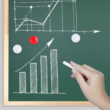 Доска для мела магнитная 50х70 см, зеленая, деревянная рамка, BRAUBERG "Wood", 238799